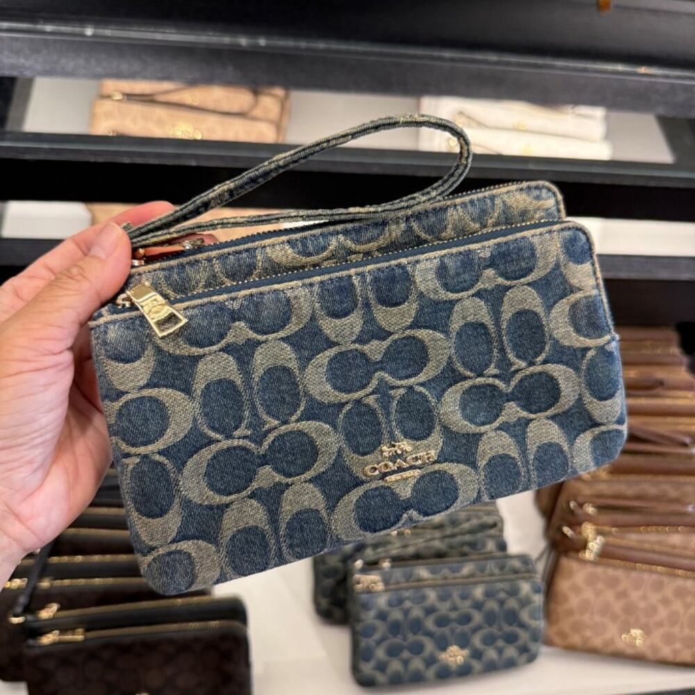 New‼️Coach Double Zip Wristlet In Signature Regenerative Cotton Denim CFW93
